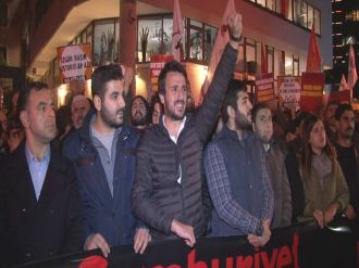 Cumhuriyet gazetesi önündeki bekleyiş sürüyor