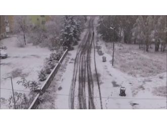 Ağrı beyaza büründü, yağış hayatı olumsuz etkiledi