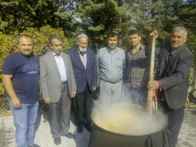 Büyüksır ’da Vatandaşlara Aşure İkram Ettiler