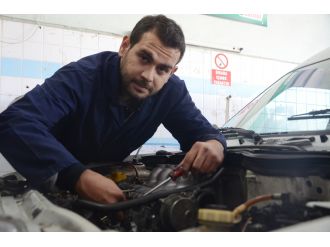 Diplomalı mühendis sanayide motor ustalığı yapıyor