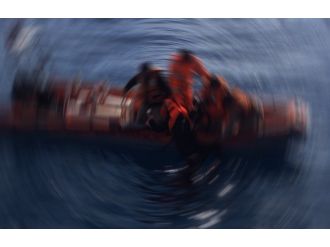 Mülteci botu battı: 17 ölü