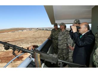 Milli Savunma Bakanı ve Kara Kuvvetleri Komutanı sınırda