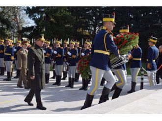 Hulusi Akar Romanya’da Türk Şehitliğini ziyaret etti