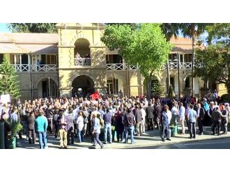 Kıbrıs’ın ilk ve tek ilahiyat kolejini kapatma girişimine tepki