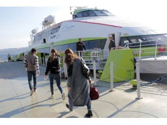 Kabataş’ta deniz otobüsleri yolcu almaya devam ediyor