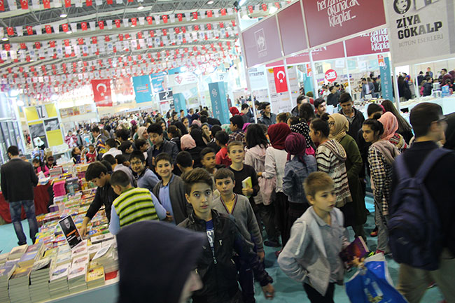 Kitap Fuarı’na 7 Günde 100 Bin Ziyaretçi