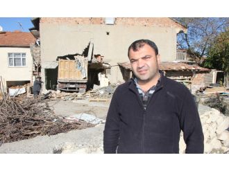 1 aydır kamyonun evden çıkarılması bekleniyor