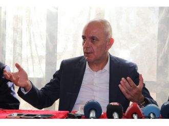 Kayyum olarak atanan Belediye Başkanı resti çekti