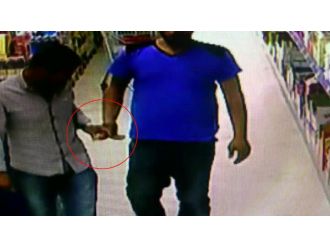 Markette uyuşturucu ticareti kamerada