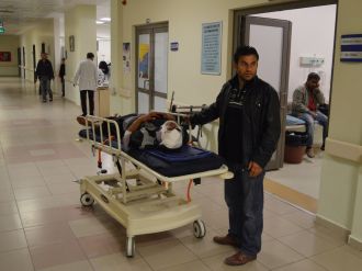 Kamyonetle motosiklet çarpıştı: 1 ölü, 3 yaralı