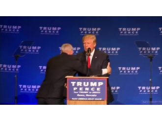 Donald Trump apar topar kaçırıldı