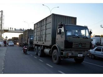 Askeri konvoy sınıra gidiyor