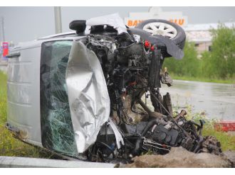 3 kişinin yaralandığı kaza kamerada