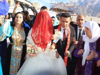 Bu köprüden ilk kez gelin geçti