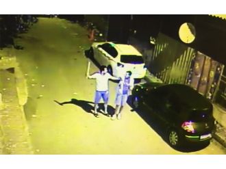 Suçüstü yakalanan hırsızlara meydan dayağı