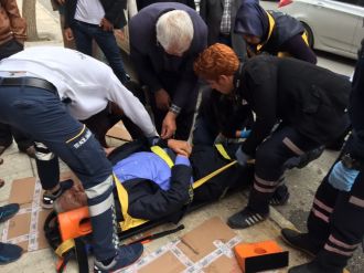 Belediye Başkanına motosiklet çarptı