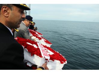 221 şehit için denize çelenk bırakıldı