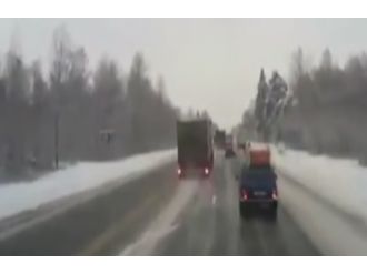 Kontrolden çıkan kamyon ciple böyle çarpıştı