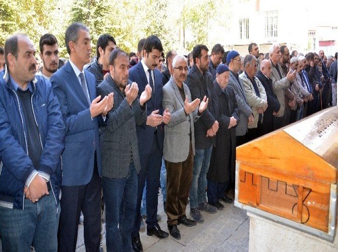 Üniversiteli Enis son yolculuğuna uğurlandı