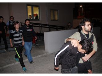 Okula molotof atan şahıslar yakalandı