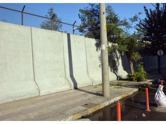 Saldırı sonrası beton bloklu önlem