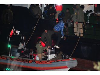 Yük gemisinde nefes kesen mülteci operasyonu