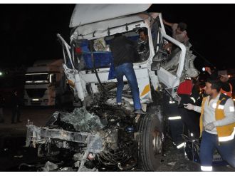 2 TIR birbirine girdi: 1 ölü, 2 yaralı