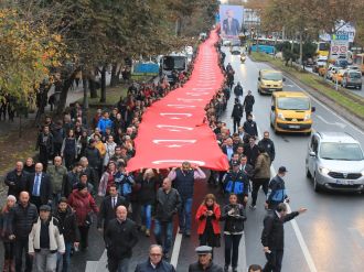 Binler Dolmabahçe’ye yürüdü