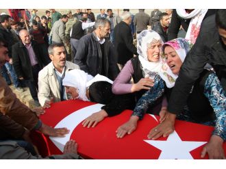 Şehit korucular gözyaşlarıyla toprağa verildi