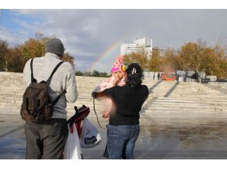 Taksim’de gökkuşağı sürprizi