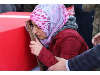 Şehit sözleşmeli er, gözyaşlarıyla uğurlandı