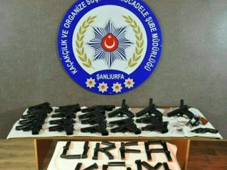 Bunlar bir otomobilden çıktı