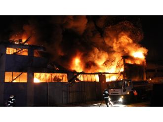 Fabrikada korkutan yangını