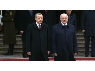 Cumhurbaşkanı Erdoğan resmi törenle karşılandı