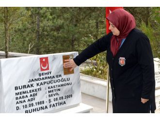 HDP’liler tutuklandı, şehit oğlunun mezarına koştu