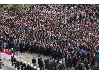 Şehit kaymakam için valilik önünde tören düzenlendi