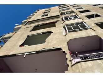 Patlamada hasar gören evlerinin yıkılmasını istiyorlar