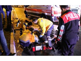 Otomobille kamyonet çarpıştı: 2 ölü, 8 yaralı