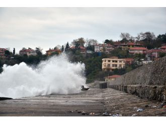 Karadeniz’de dev dalgalar