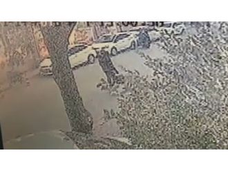 Patlayan paketi taşıyan kurye kamerada