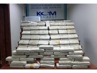 Kocaeli’de bir araçta 61 kilo uyuşturucu ele geçirildi