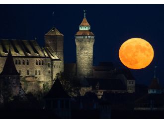 Süper Ay dünyada böyle görüntülendi