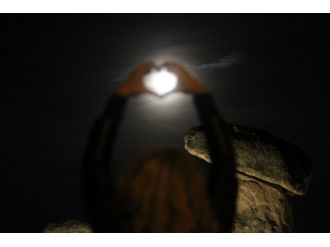 Süper Ay kartpostallık görüntüler oluşturdu