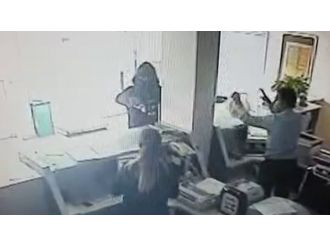 İstanbul’da taksicinin PTT soygunu kamerada