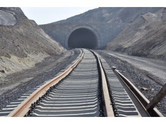 Asrın Projesi’nde raylar döşeniyor