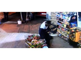 Telefon hırsızı kamerada