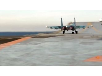 Rus gemisinden kalkan uçaklar bombardıman yaptı