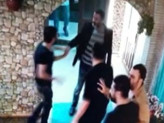 Tartıştığı müşterisine ateş etti, başka bir müşteriyi vurdu