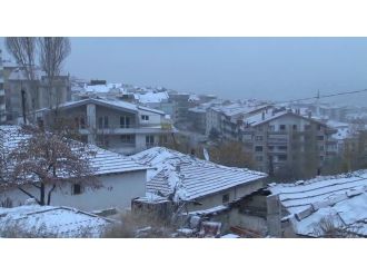 Başkent güne karla uyandı