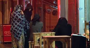 ’Polisiz’ diye girdikleri Suriyeli ailenin evinde 5 kilo altın çaldılar